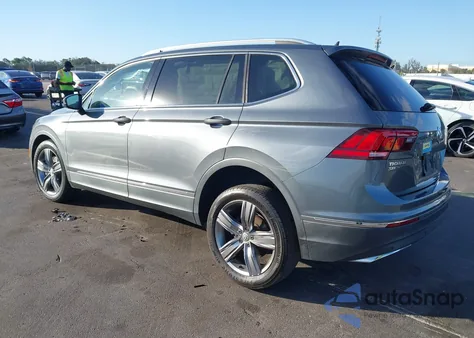 2020 Volkswagen Tiguan 2.0T Se/2.0T Se R-Line Black/2.0T Sel z USA, uszkodzony, nr VIN 3VV3B7AX6LM116088